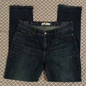 Like new! Levi’s 525 Straight Leg dark wash jeans